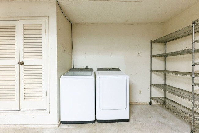 Building Photo - "Spacious 4-Bedroom Haven with 2 Full Baths in Lubbock – Your Perfect Home Awaits!"