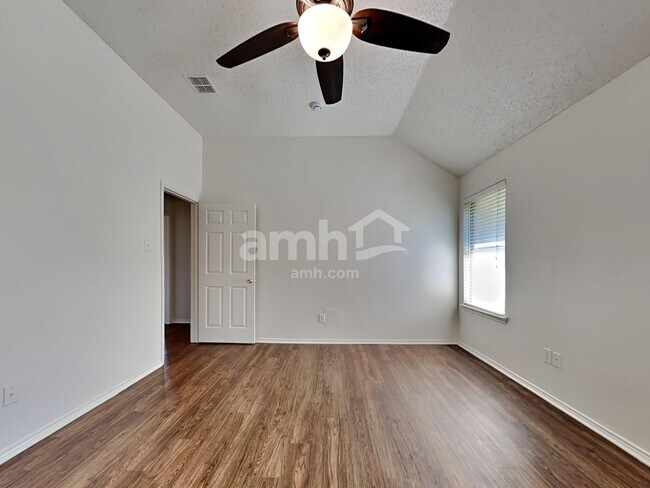 Building Photo - 1500 Westfield Ln