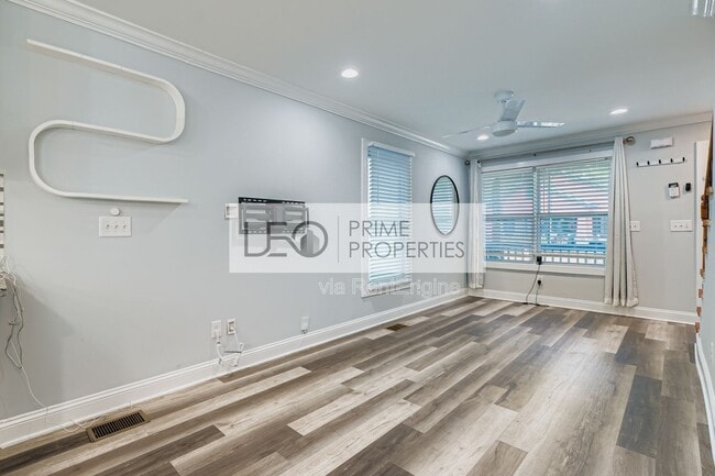 Building Photo - 677 Ira St SW