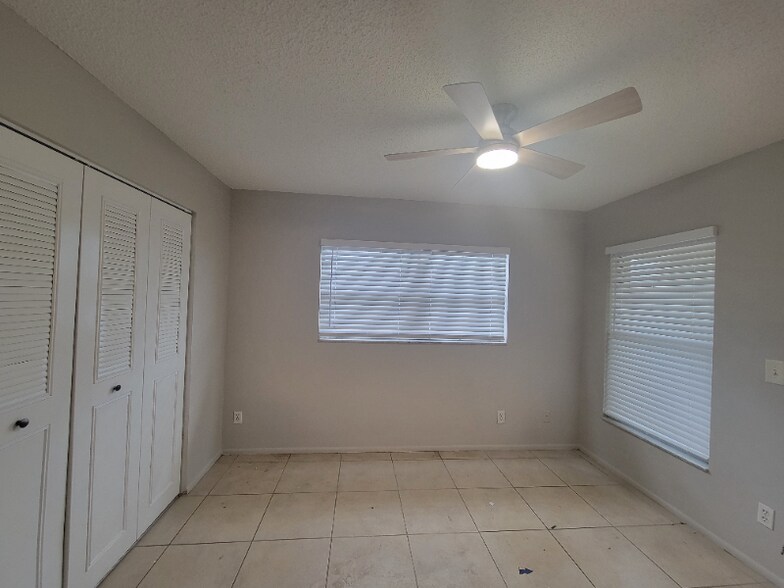 Building Photo - 5303 Summerlin Rd