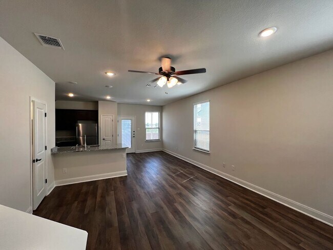 Building Photo - 13706 Enzo Gate