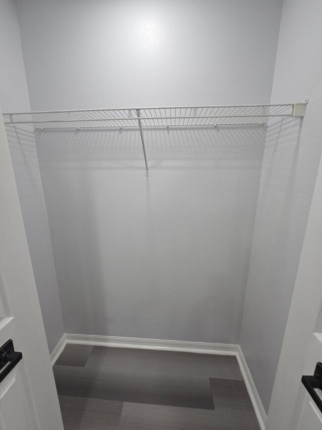 Building Photo - Stunning Fully Renovated Townhouse for rent in Land O' Lakes – Your Dream Home Awaits!