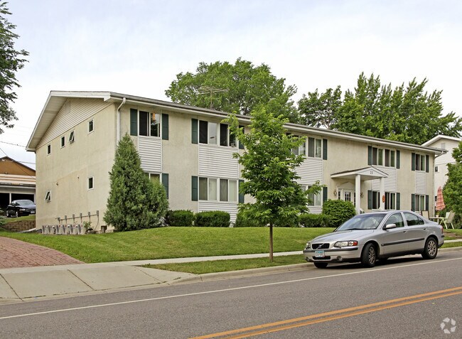 Building Photo - Galway On The Lake Apartments