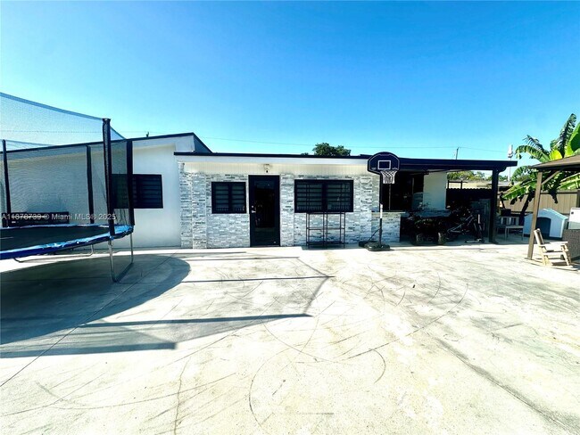 Building Photo - 11401 SW 53rd Terrace