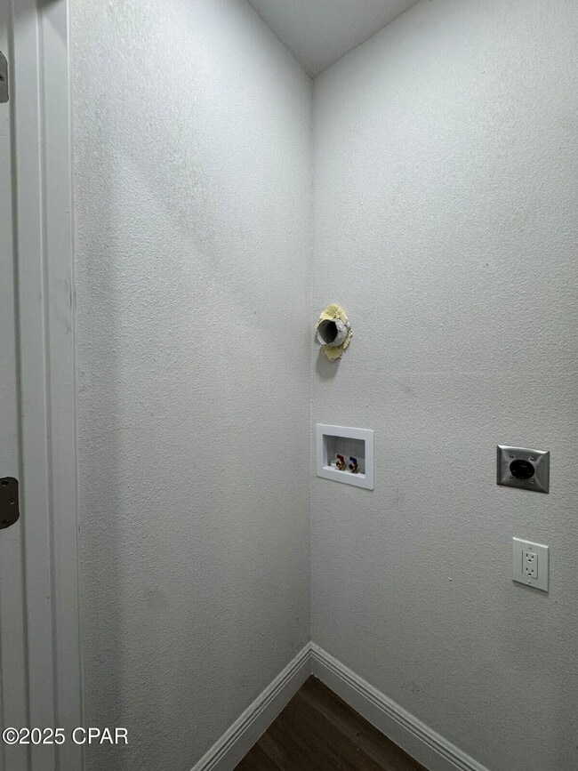 Building Photo - 148 Claire Ave