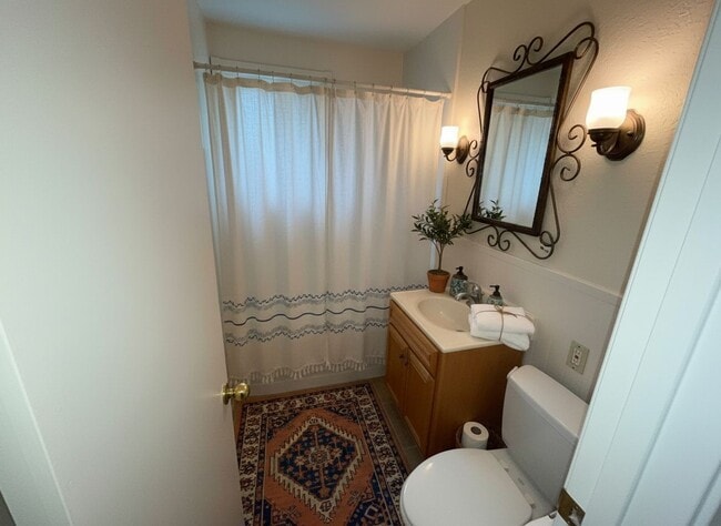 Building Photo - 5027 Ensign St