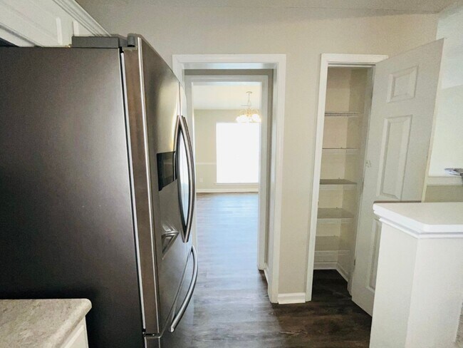 Building Photo - Northgate district! 4 bed/2.5 full bath, newly renovated, large lot, approx 2500 sqft, 2 car gara...