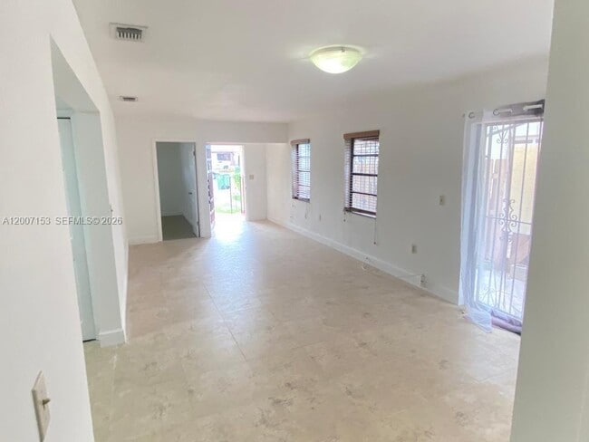 Building Photo - 881 W 37th St