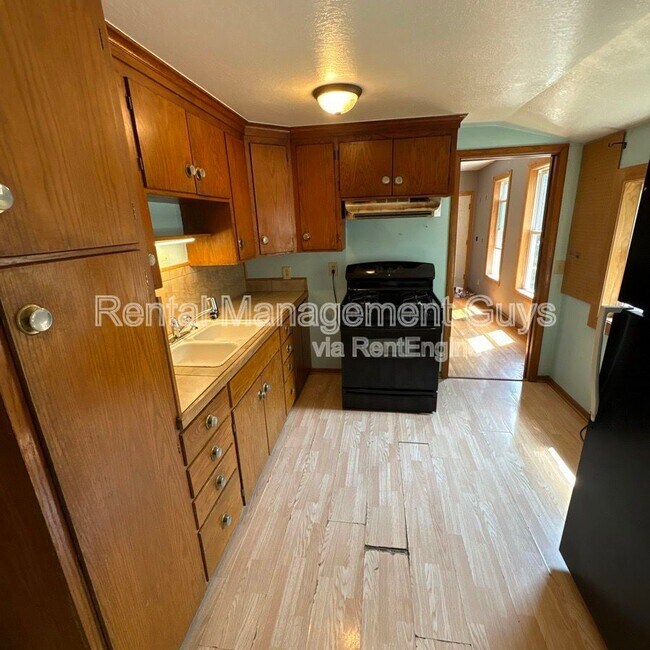 Primary Photo - 1408 Washington St NE