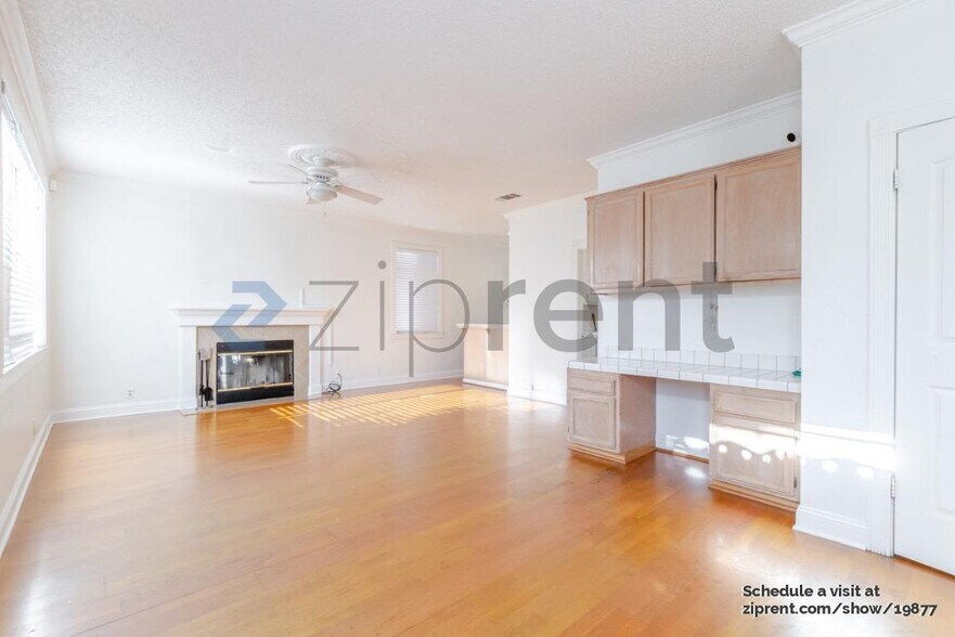 Building Photo - 401 Donaldson Ct