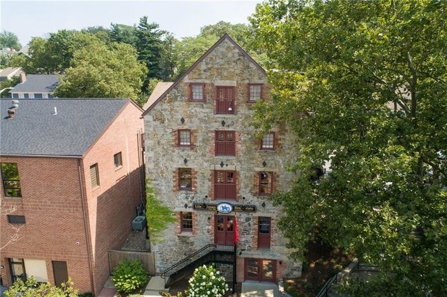 Building Photo - 371 S Main St