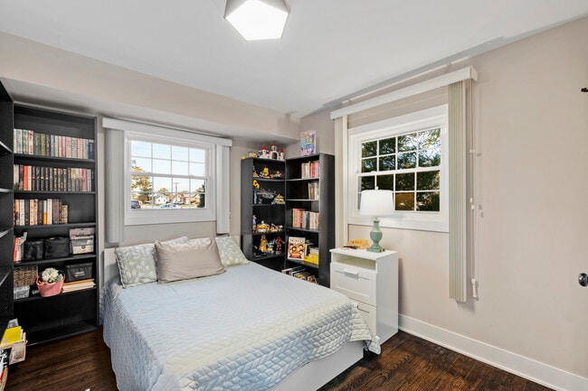 Building Photo - 8602 Oak Park Ave