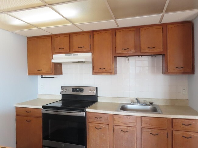 Building Photo - 139 N Dorset Ave