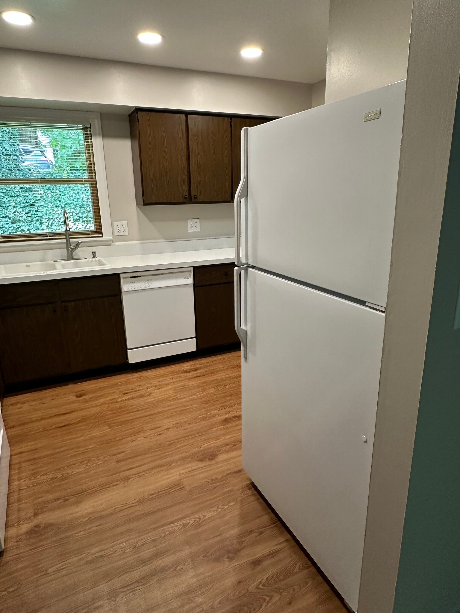 Refrigerator with ice maker. - 2154 Willowgrove Ave