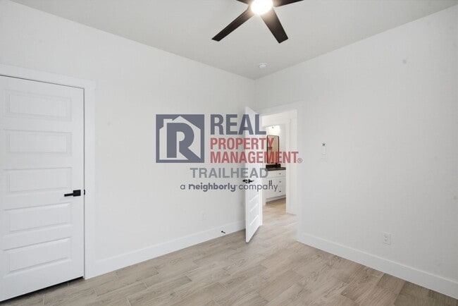 Building Photo - 5620 Van Horn Dr
