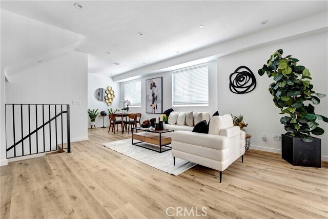 Building Photo - 11960 Vanowen St