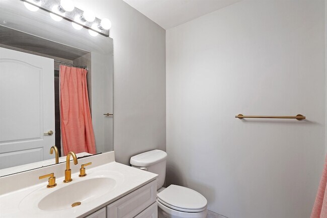 Building Photo - 415 Newark St.