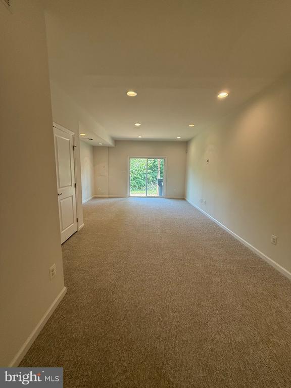 Building Photo - 123 Streamview Dr