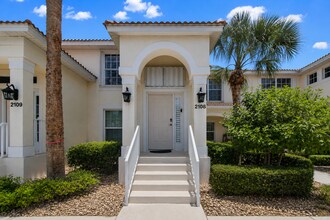 Building Photo - Charming 2-Bed, 2-Bath Condo Retreat with 1,309 Sq Ft in Fort Myers' Premier Locale!