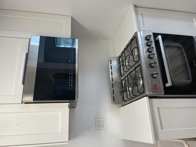 Building Photo - 4037 1/2 National Ave, Upstairs, San Diego, CA 92113