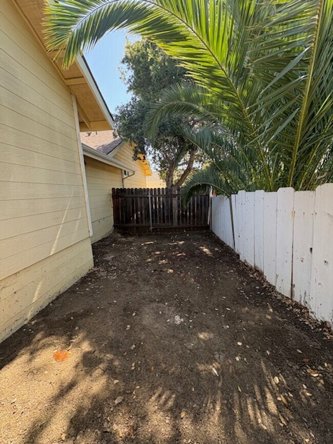 Building Photo - 1861 McCollum-San Luis Obispo