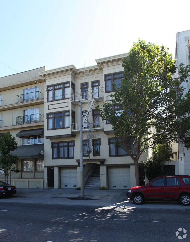 Building Photo - 2526 Van Ness Ave
