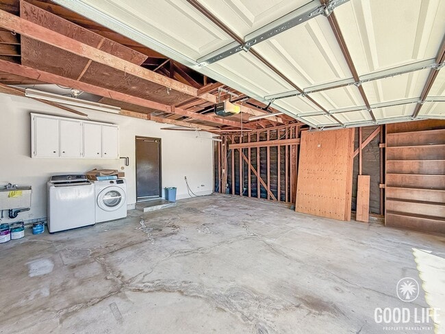 Building Photo - Charming One-Story 3-Bedroom Home with a B...
