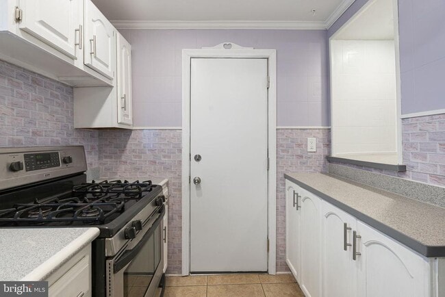 Building Photo - 2543 S Franklin St