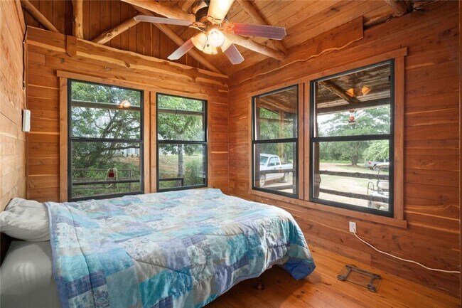 Building Photo - 1043 Lewis Ln