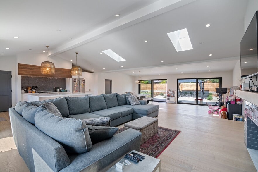 Building Photo - 3116 Calle Fresno