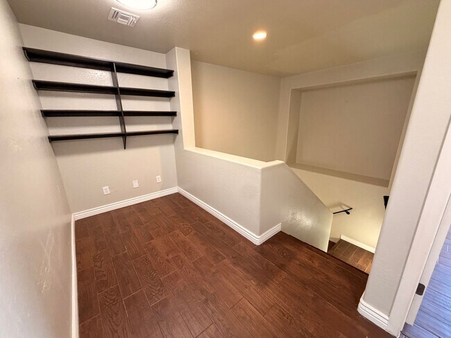 Building Photo - Gorgeous 4Bdm 2.5Ba Anthem Home with a Pool!