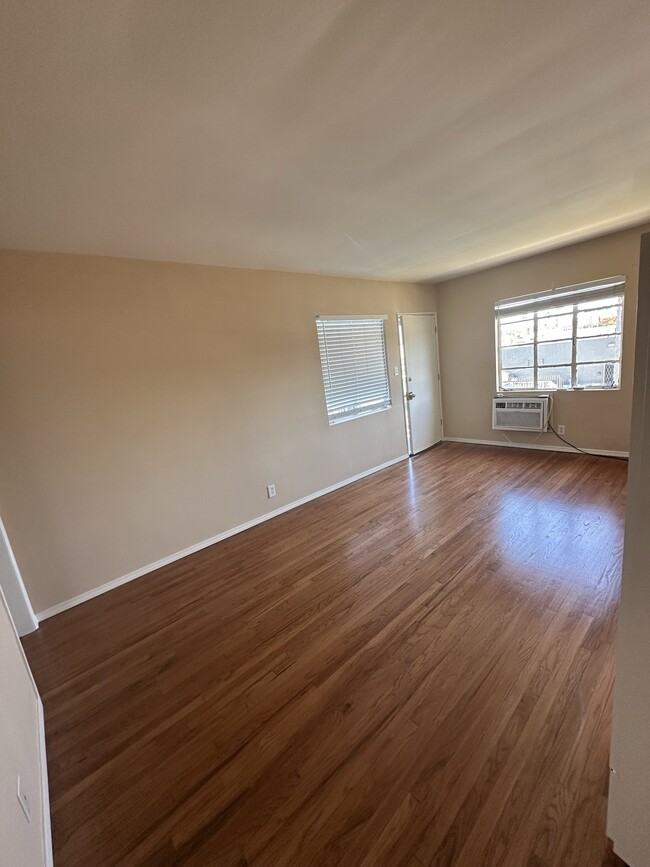 Building Photo - 7303 Woodley Ave