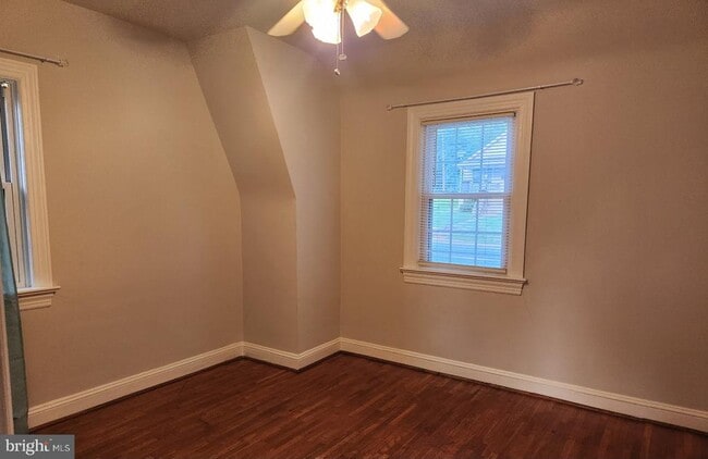 Building Photo - 402 Kerfoot Ave