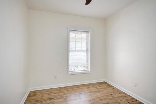 Building Photo - 953 Hopkins St