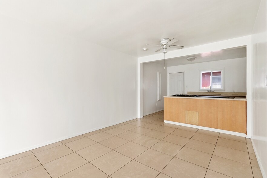 Building Photo - 1405 S Broadway