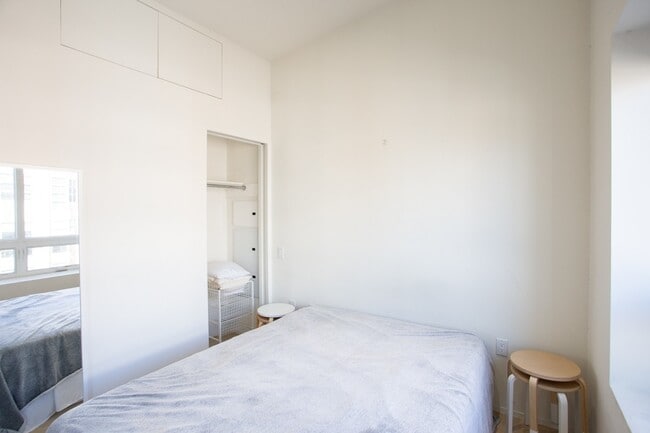 Building Photo - 2 Bed/2 Bath  Modern Condo in the Heart of Adams Morgan