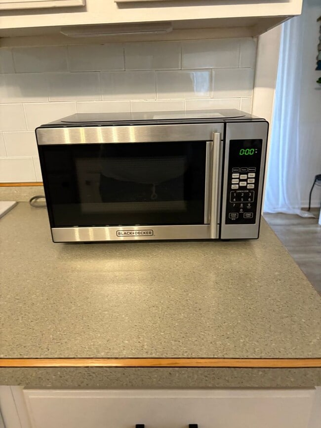 Building Photo - 2 Bedroom 2 Bath (+Bonus Bedoom) in Kill Devil Hills