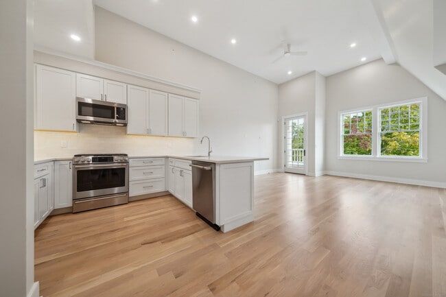 Building Photo - 8 Husted Ln