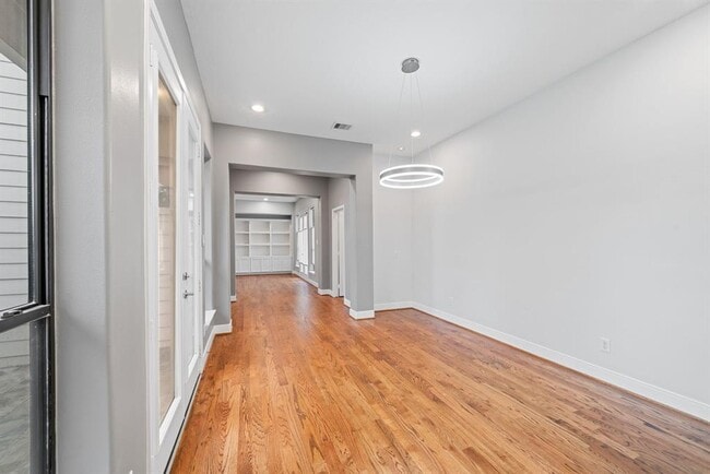 Building Photo - 2406 Dorrington St