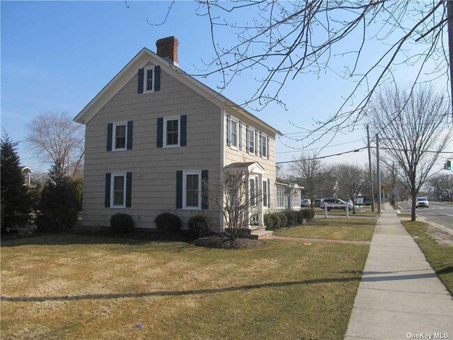 Building Photo - 591 Main St