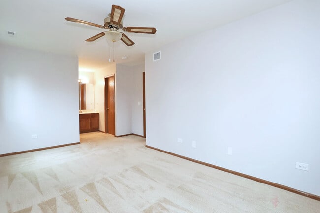 Building Photo - 675 Greenfield Ct