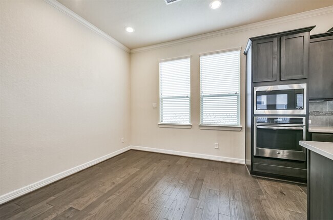 Building Photo - 1504 Peyton Oaks Pl
