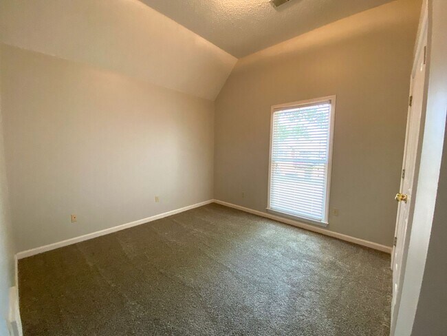 Building Photo - 3 bed 2 bath in Cordova w/ nearly 1800 Sq ft