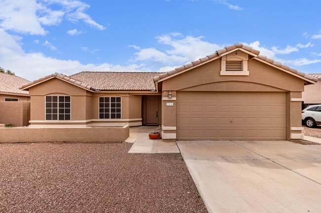 Building Photo - Single Level Pool Home Available Now