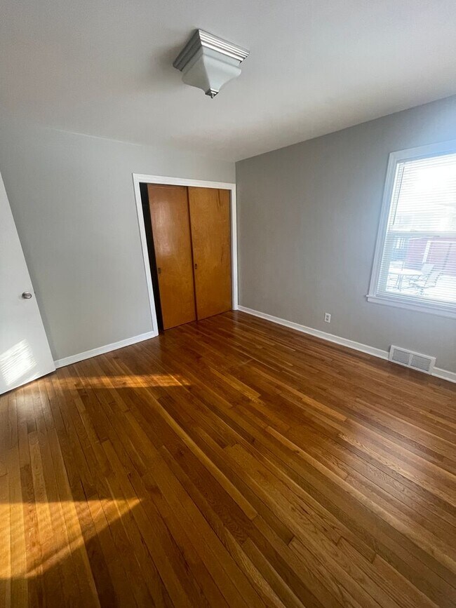 Building Photo - Charming Custom Home in Miller Beach!