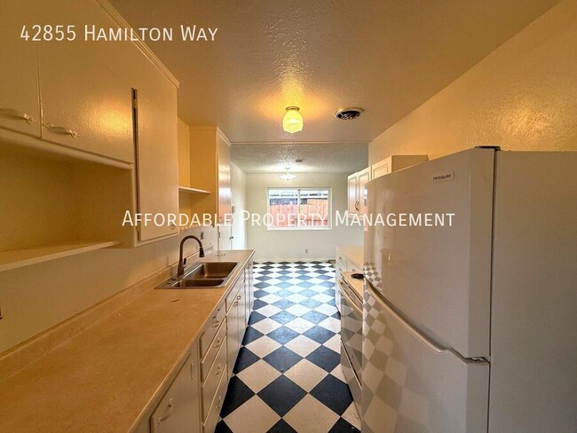 Building Photo - 42855 Hamilton Way