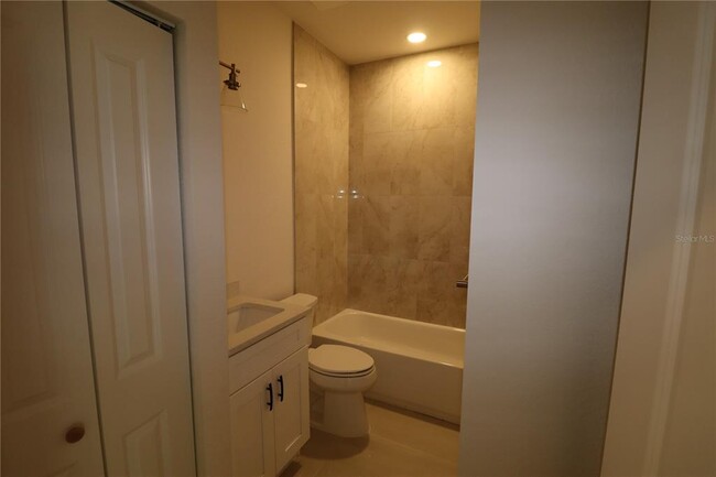Building Photo - 307 Lomond Dr