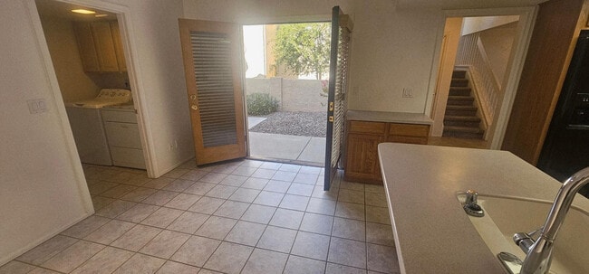 Building Photo - 333 E Lilac Dr