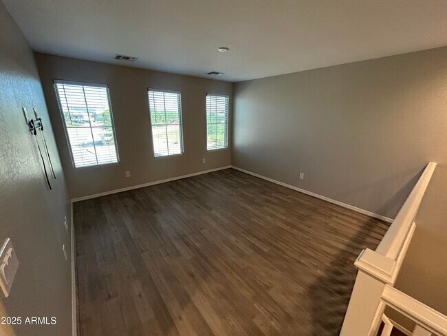 Building Photo - 25930 N Thornhill Dr