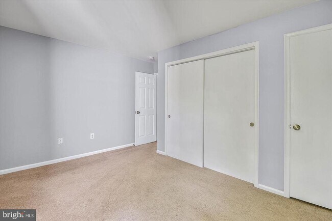 Building Photo - 678 Newbridge Ct